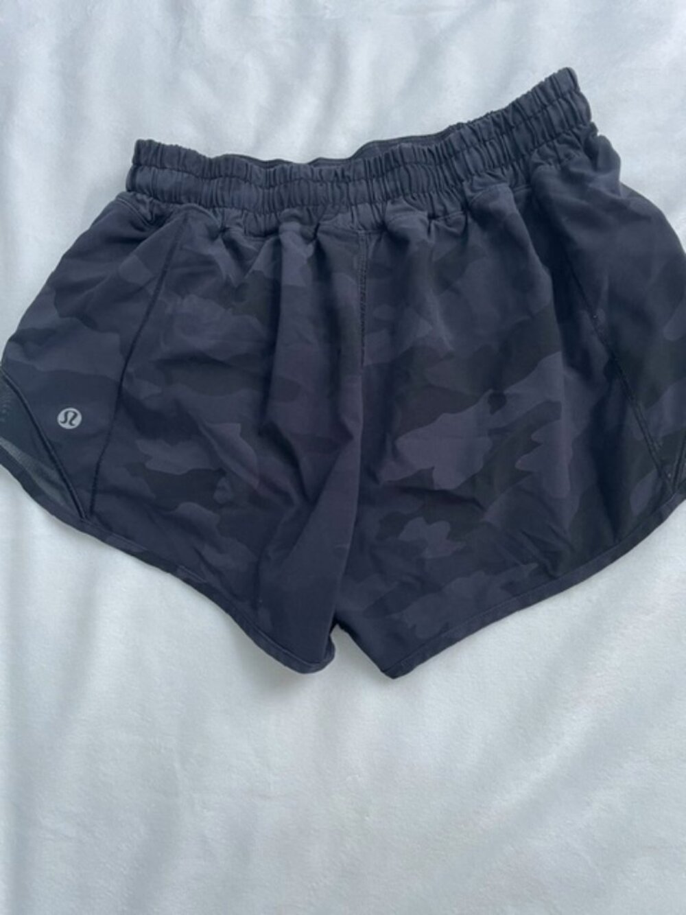 Lululemon Women's Hotty Hot Camo Short Pants, Black, Size 4